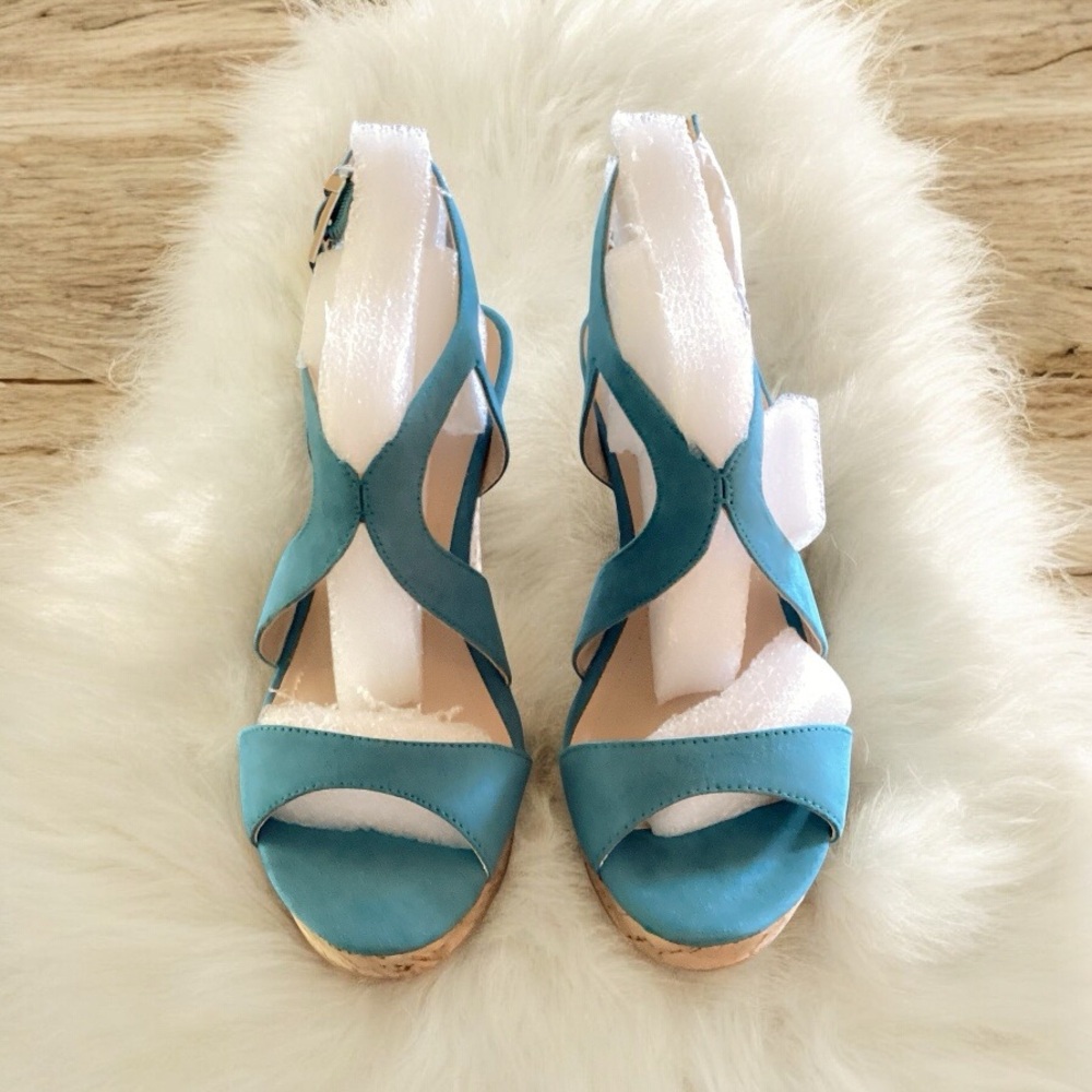 đź’•VINTAGEđź’• Charles By Charles David Blue Strappy Sandals - Picture 2 of 5
